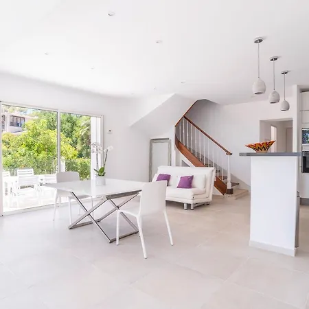 Bright 100 M With Terrace And Sea View Hyeres