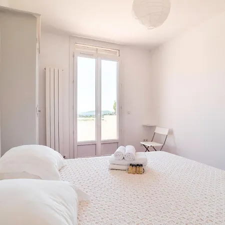 Bright 100 M With Terrace And Sea View *