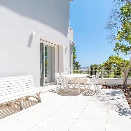 Bright 100 M With Terrace And Sea View